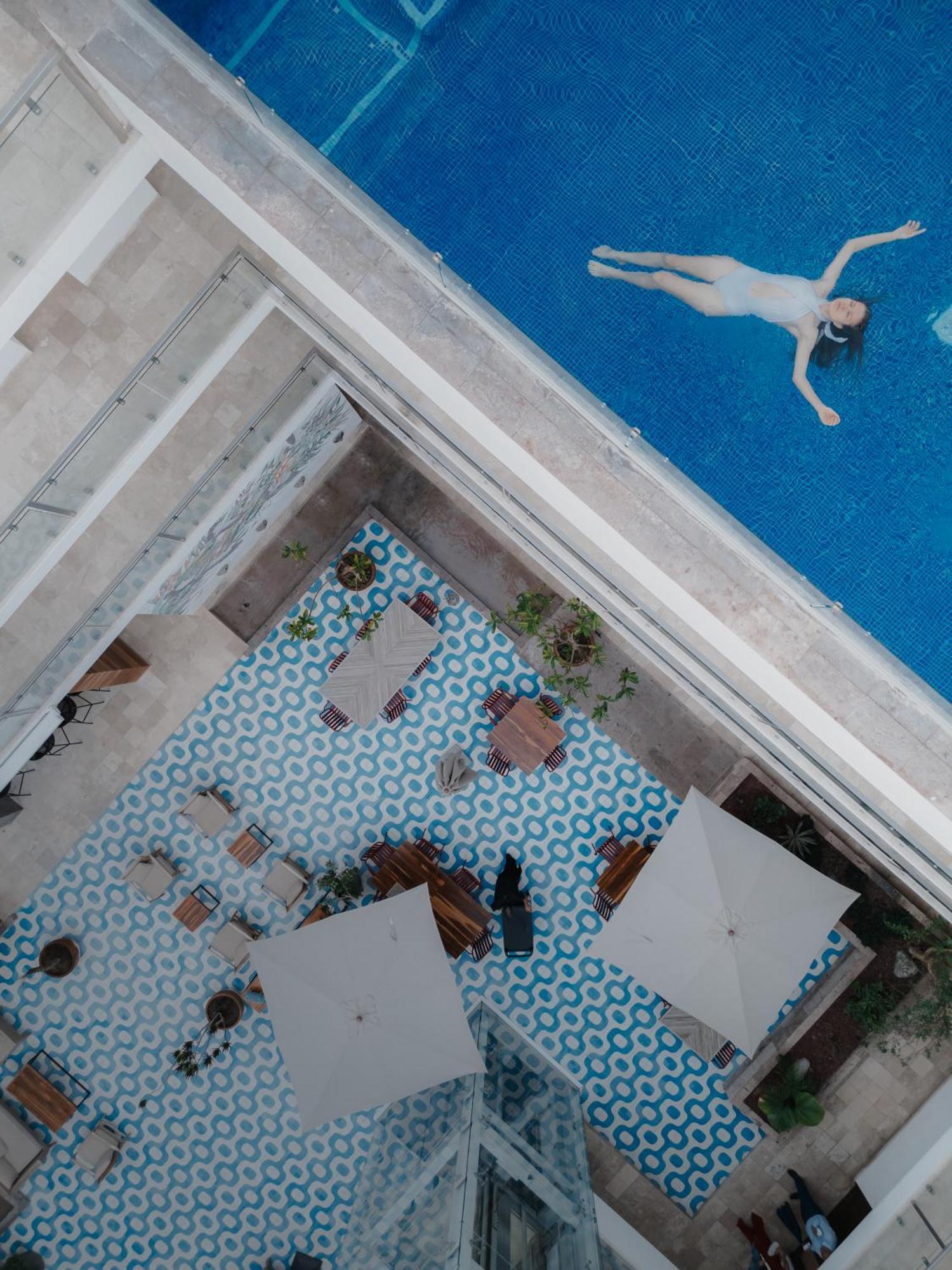 Hotel Catedral 라파스 외부 사진 The swimming pool at the hotel