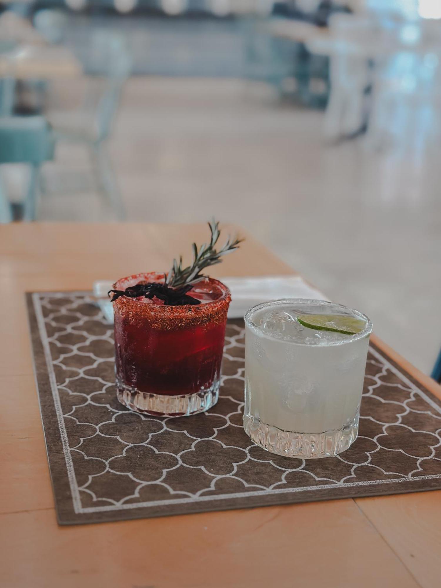 Hotel Catedral 라파스 외부 사진 A blackberry margarita (left)