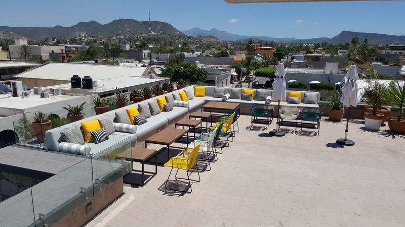 Hotel Catedral 라파스 외부 사진 Rooftop bar at the Hotel Habita