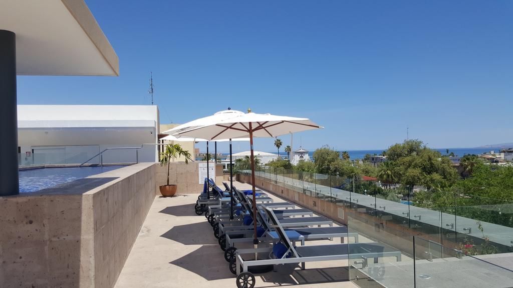 Hotel Catedral 라파스 외부 사진 The rooftop pool at the hotel