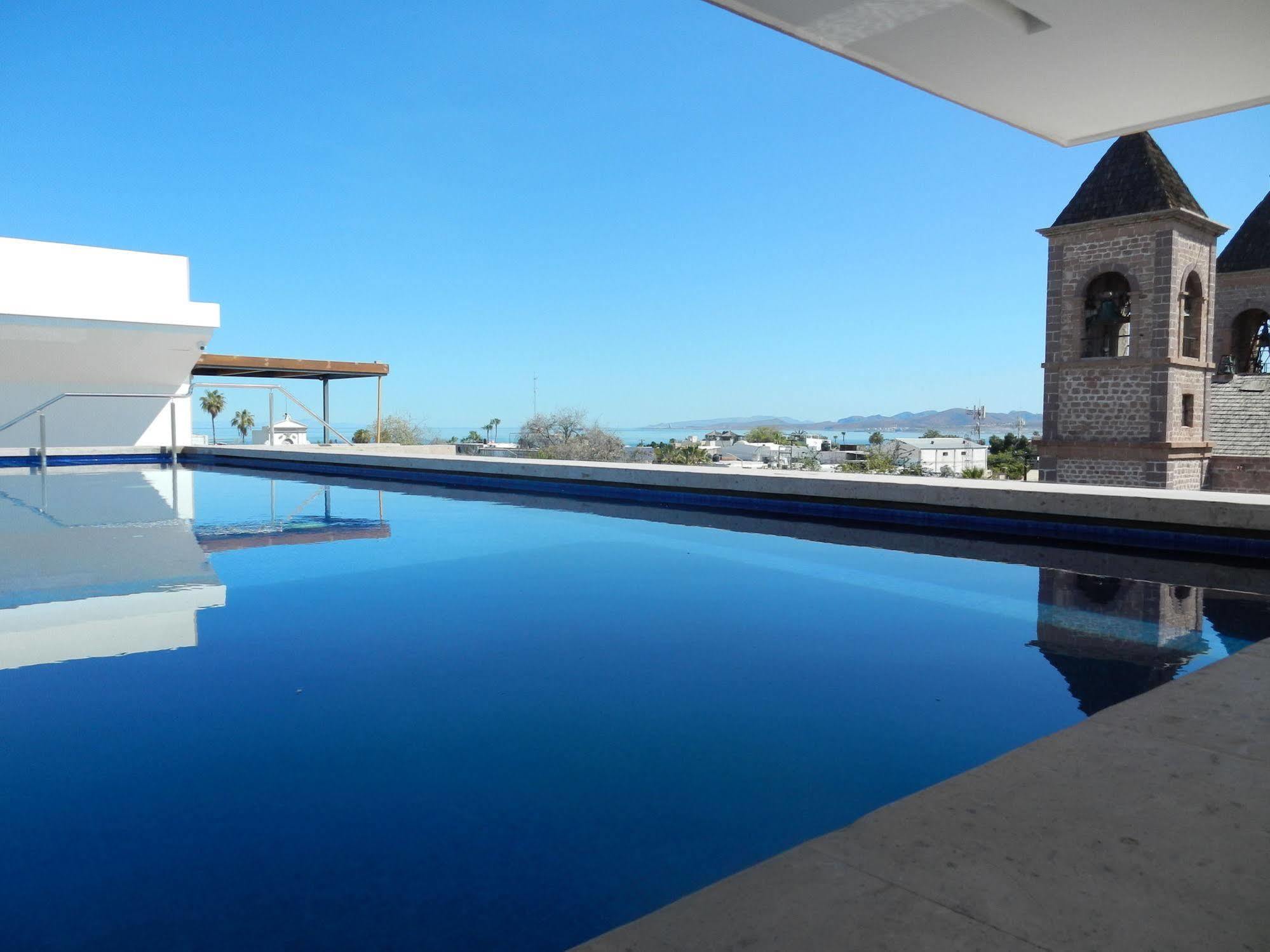 Hotel Catedral 라파스 외부 사진 View of the swimming pool