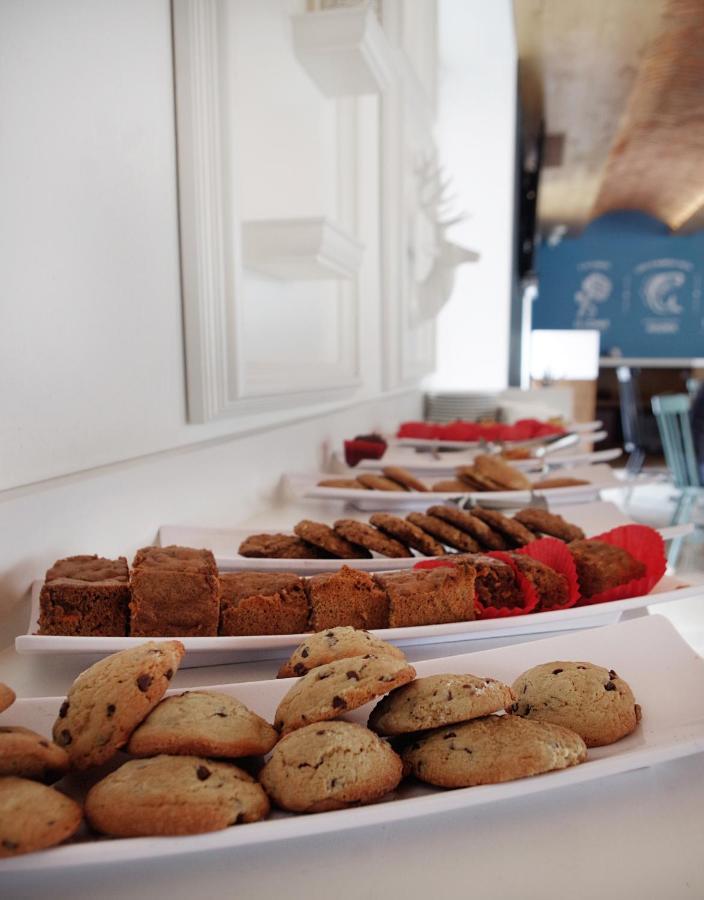 Hotel Catedral 라파스 외부 사진 A selection of Italian cookies